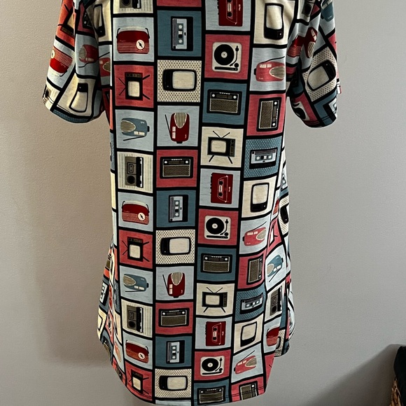 Adorable Retro print t-shirt radio cassette tv print size medium - Picture 8 of 11